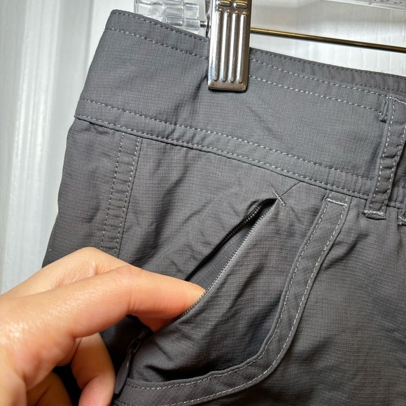 The North Face - Women’s Hiking Outdoor Dark Charcoal Gray Cargo Shorts in Size8 - Picture 6 of 10